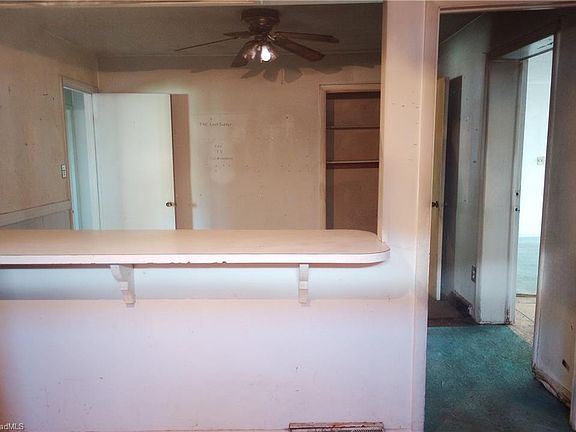 5th image of 2202 Pear St