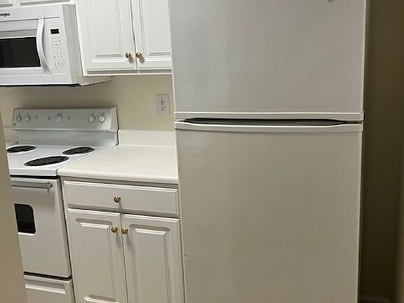 4th image of 802H Bryce Ct