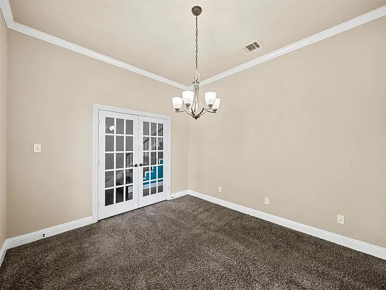604 Darby Ln — Photo 23