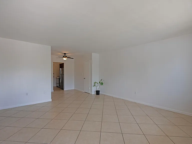 2250 Bay Dr #4 — Photo 2