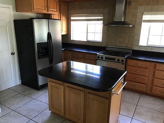 4th image of 869 Northampton Dr