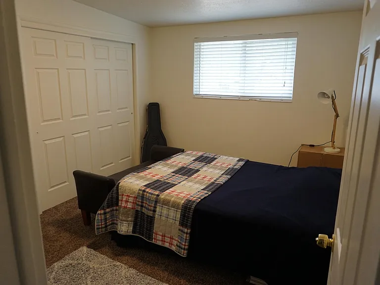 1383 E McCormick Way — Photo 4