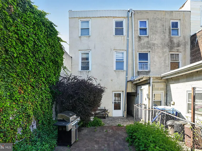 2623 Emerald St — Photo 30