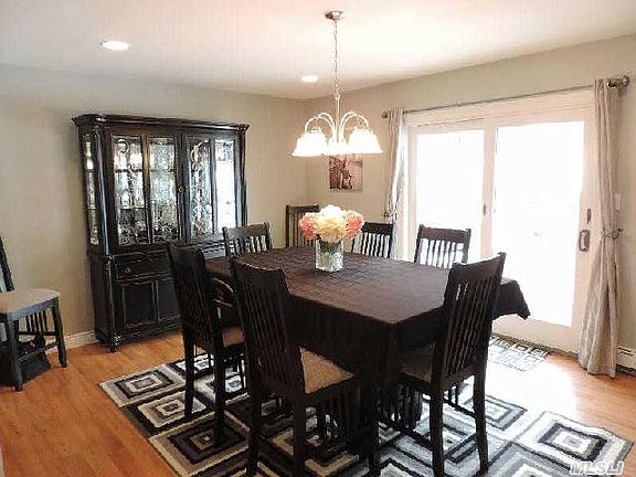 5th image of 35 Pinecone Ln