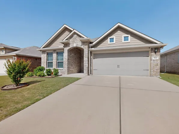 504 Cross Ridge Cir N, Fort Worth, TX 76120