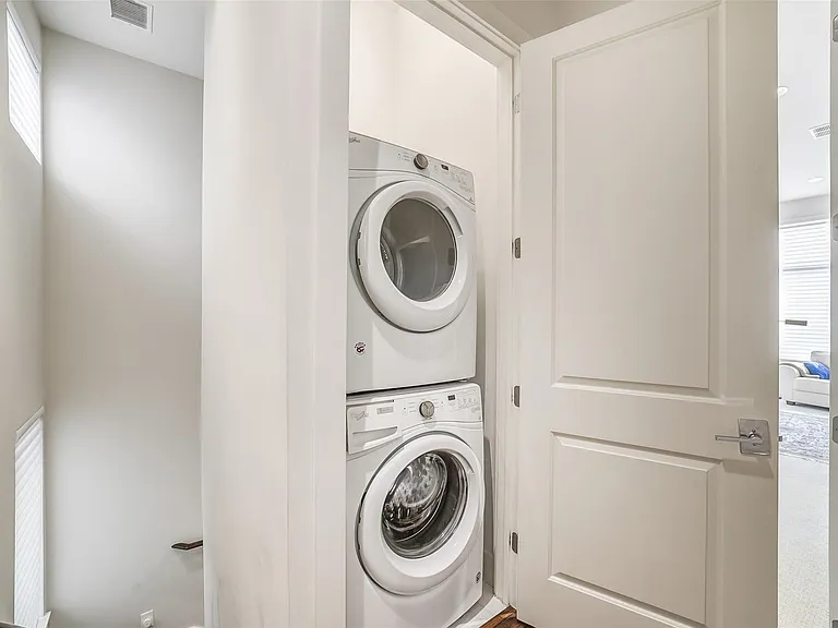1004 California St #203 — Photo 30