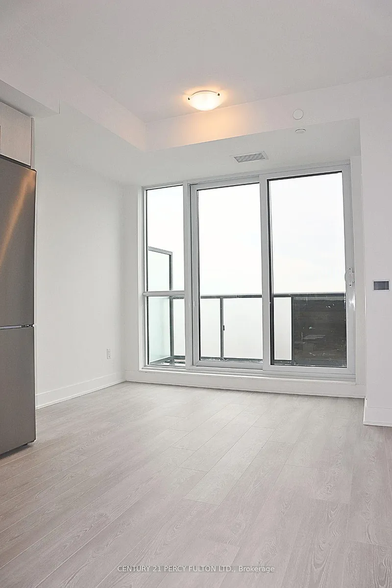 Building Photo - 2545 Simcoe St N #Penthouse 21-21