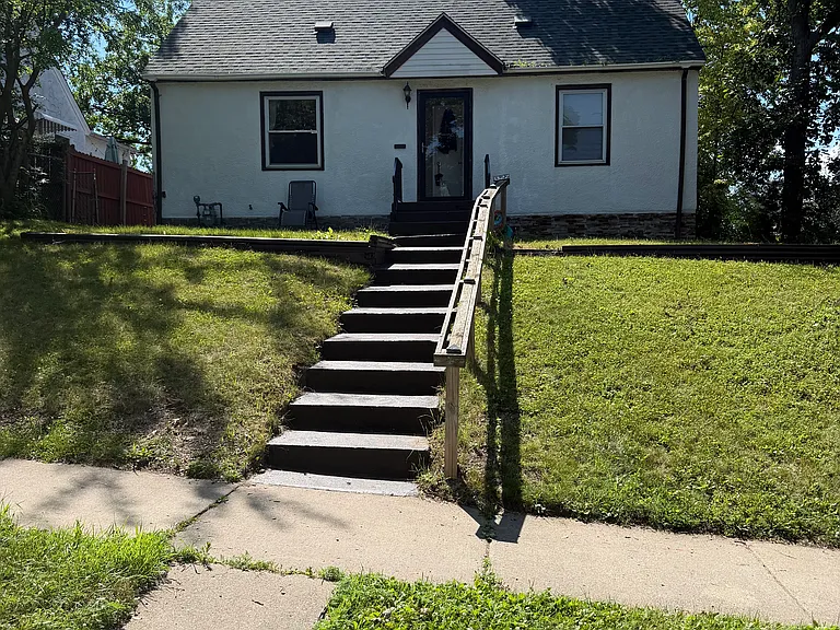 1327 Prior Ave S — Photo 1