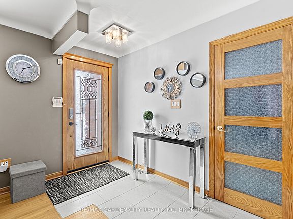 3rd image of 8842 Roosevelt Ave