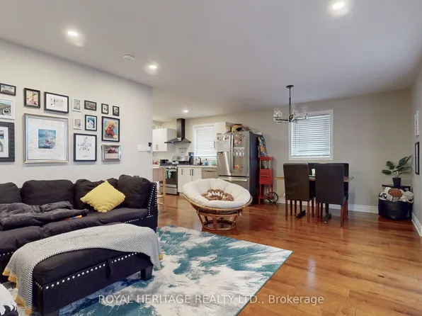 100 Cromwell Ave #3, Oshawa, ON L1J 4T6
