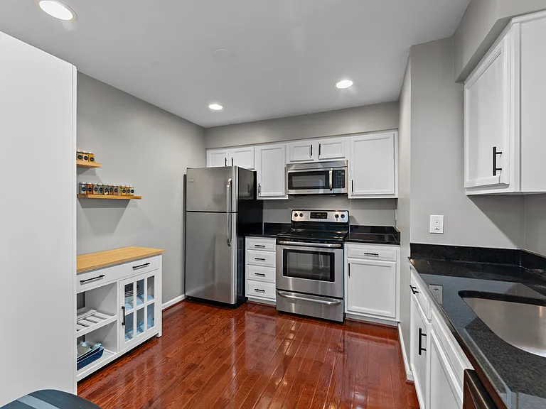 7501 Ashby Ln #J — Photo 7