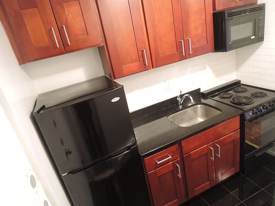 2nd image of 3128 29th St APT 6F