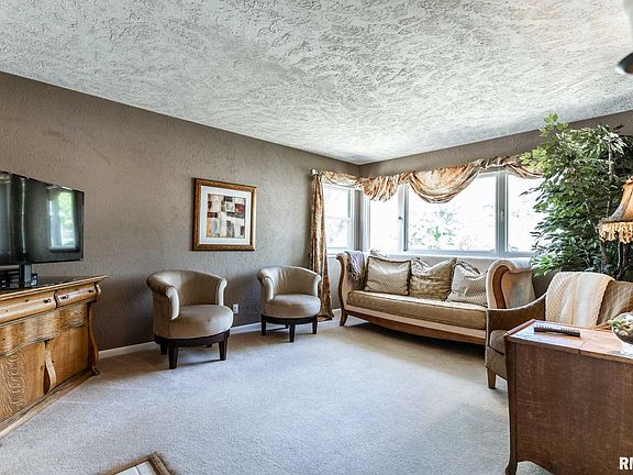 5th image of 2814 W Fountaindale Dr