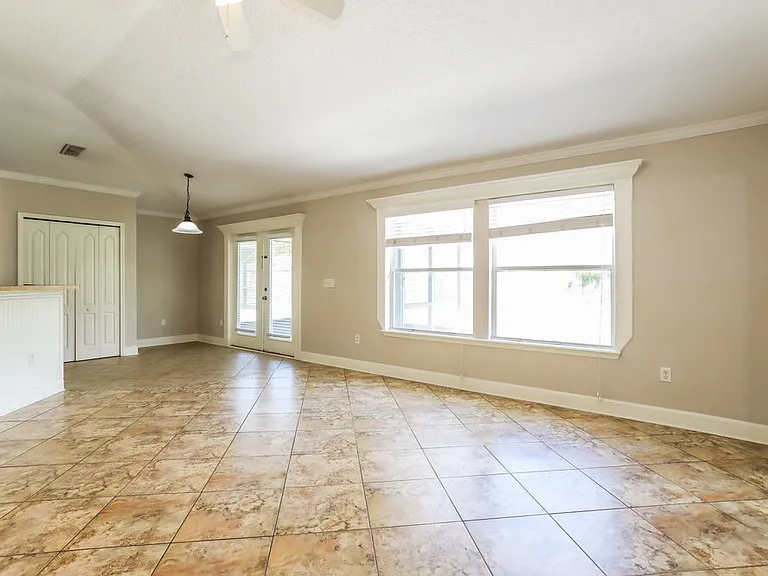 2732 Woodsdale Dr — Photo 5