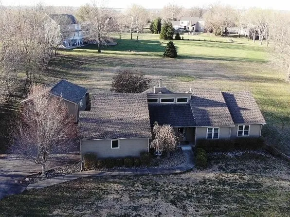 8945 W 167th St, Overland Park, KS 66085