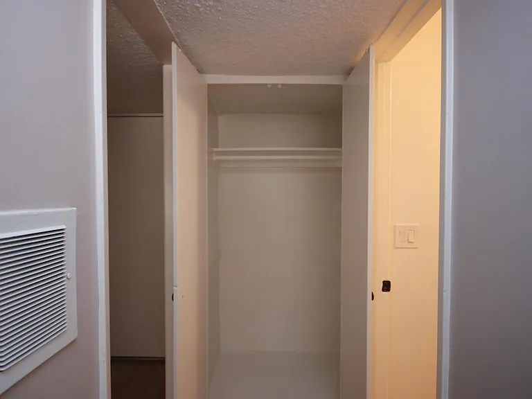 976 E Villa St #16 — Photo 13