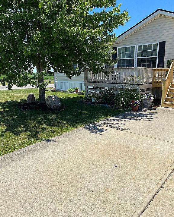 1st image of 521 Woods Edge Ct