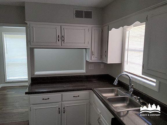 4th image of 6423 Oak Park Dr