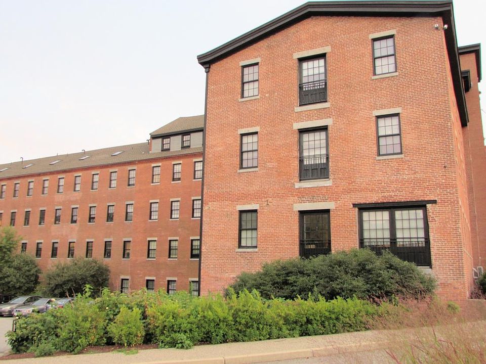 1st image of 555 Roosevelt Ave #1