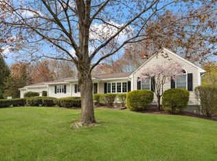 30 Forest View Dr, Cumberland, RI 02864