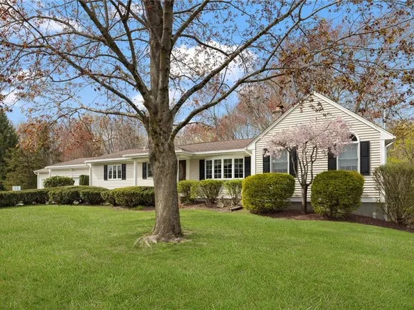 30 Forest View Dr, Cumberland, RI 02864