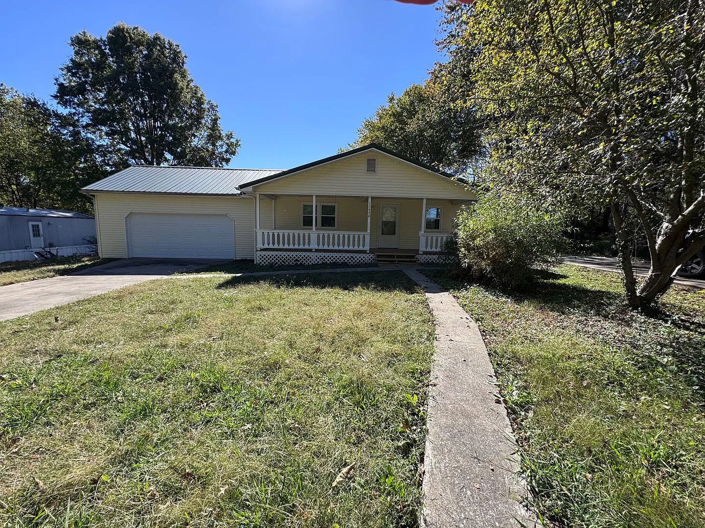 3 bedroom 1.5 bath with Garage — Photo 2