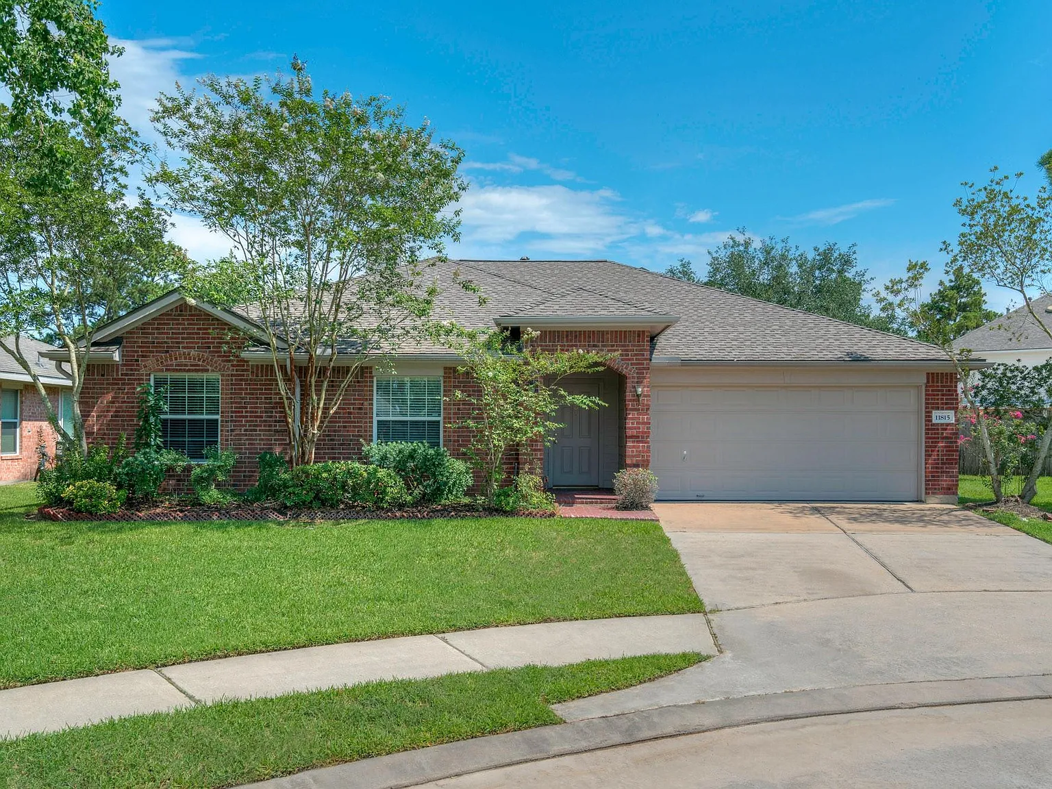 3 bed, 2.0 bath, 1761 sqft, $2,100 — Photo 3