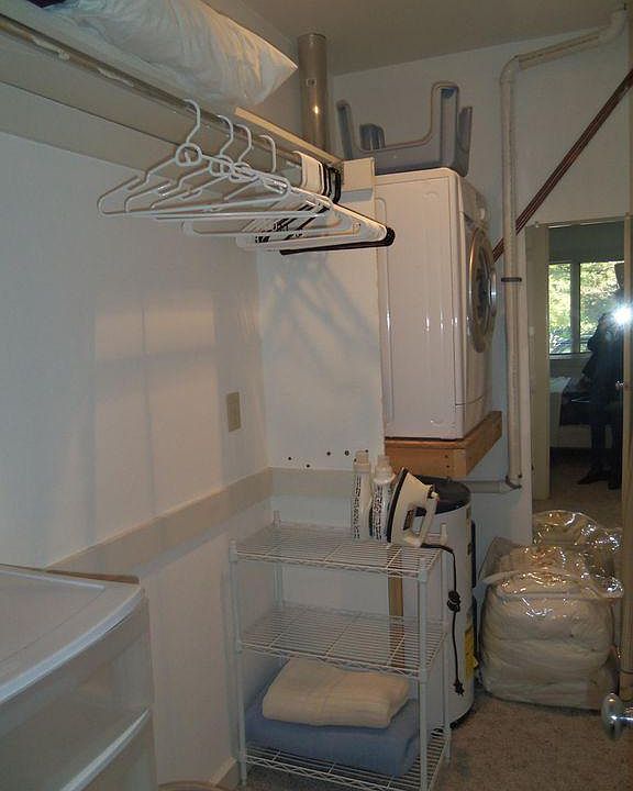 Walk-in closet with washer/dryer