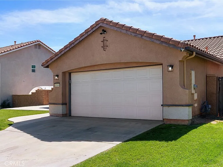 25349 Silverwood Ln — Photo 3