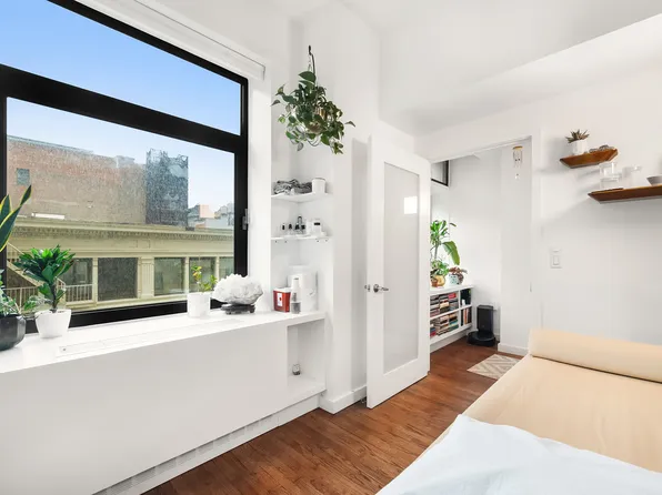 14 East 4th Street 604 image 3 of 11