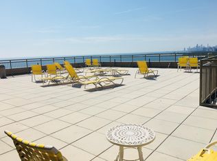 6302 N Sheridan Rd, Chicago, IL 60660