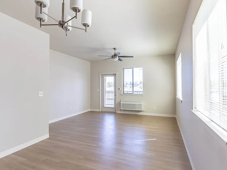 Cascade Place Apartment Homes — Photo 35