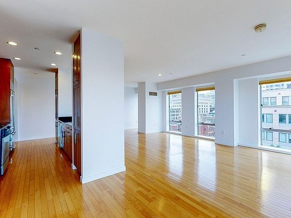 3rd image of 80 Broad St Penthouse 1204