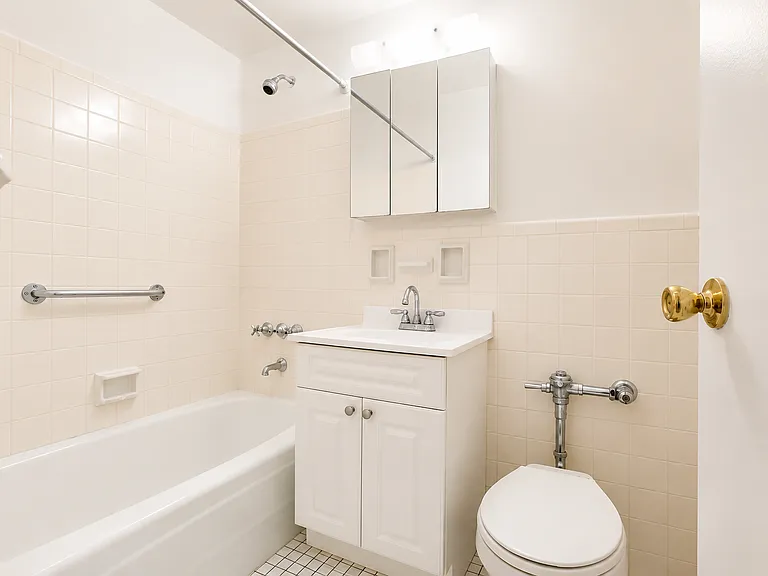 525 Ocean Pkwy #303 — Photo 7