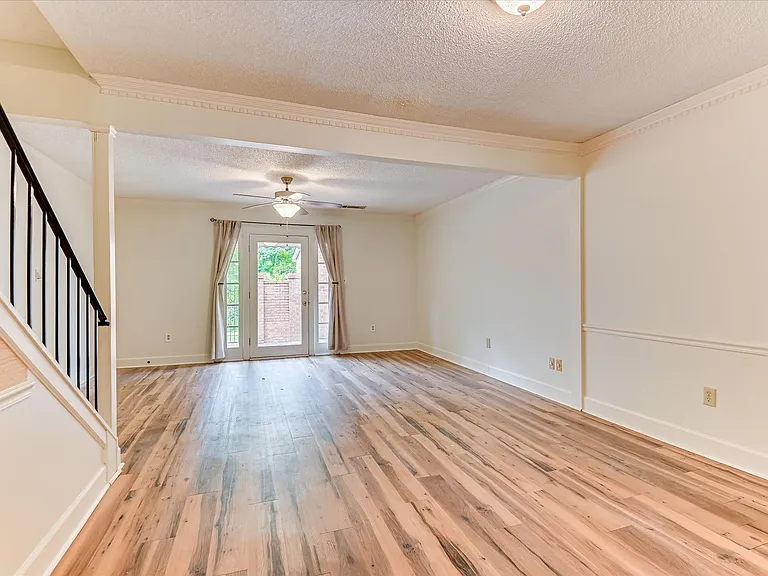 407 Folkstone Cir — Photo 8