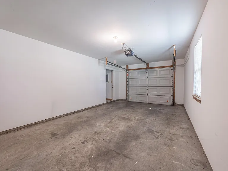4020 N Christopher Ct — Photo 21