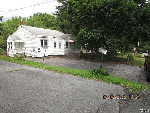 2nd image of 121 Norwood Ave E
