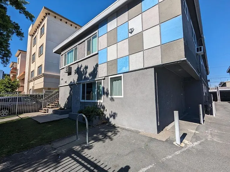 1328 Gordon St #7 — Photo 3