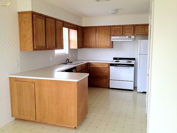 3rd image of 630 Park Place Dr