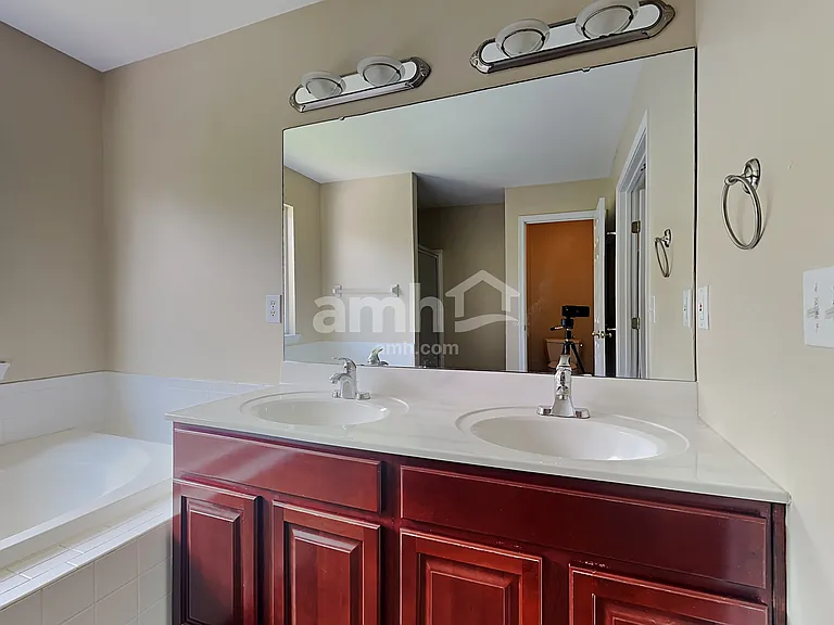 1081 Riverwalk Ct — Photo 13