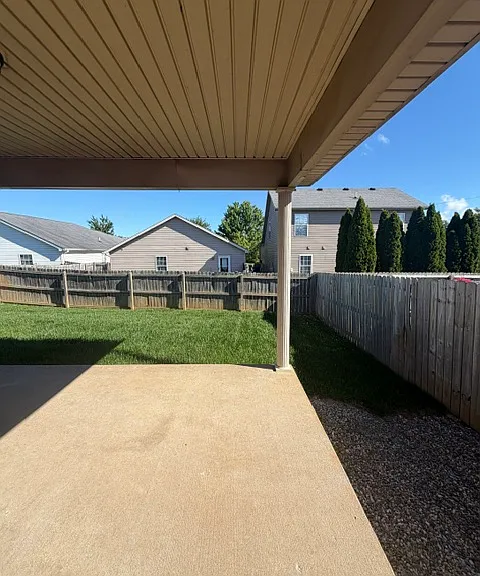 1060 Lucille Dr — Photo 7