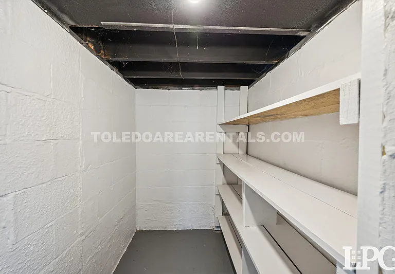 331 California Blvd — Photo 25