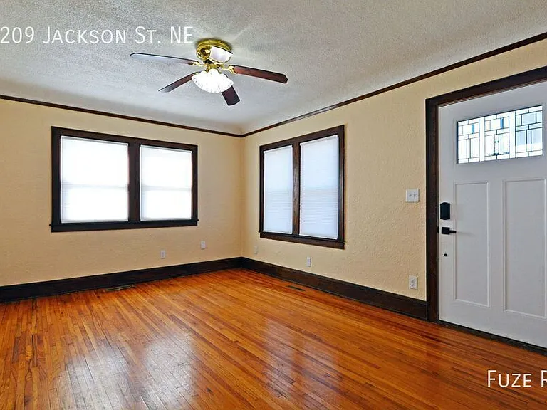 2209 Jackson St NE — Photo 3