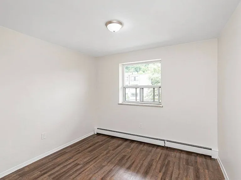 123 Saint Josephs Dr — Photo 9