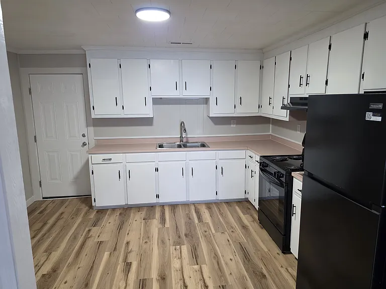 409 Oak St — Photo 3