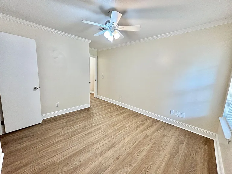 10017 Foxrun Rd — Photo 12