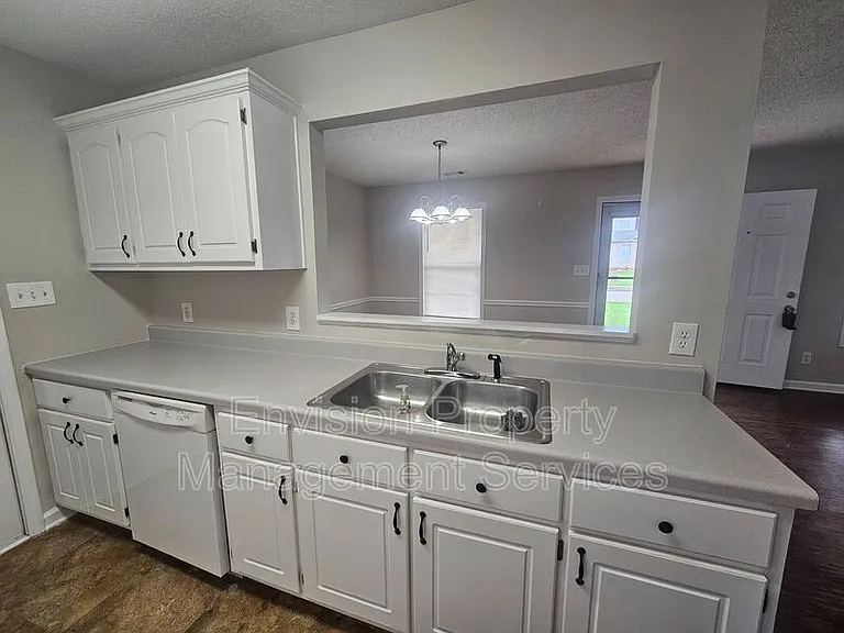 1393 N Hampton Dr — Photo 11