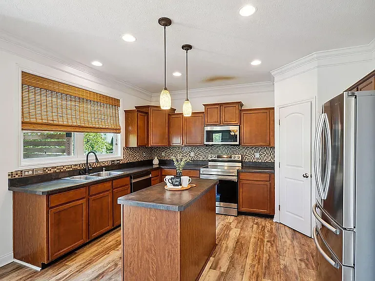 140 Andiron Dr — Photo 10