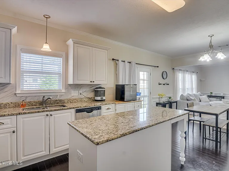 2507 Kari Ln — Photo 13