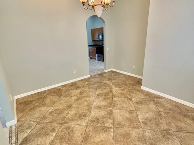 1405 Trafalgar Pkwy — Photo 9